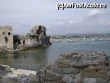 [P06] catelul Methoni - se vede micul port, iar in departea este plaja din Methoni. » foto by vali_tulcea
 - 
<span class="allrVoted glyphicon glyphicon-heart hidden" id="av80596"></span>
<a class="m-l-10 hidden" id="sv80596" onclick="voting_Foto_DelVot(,80596,5932)" role="button">șterge vot <span class="glyphicon glyphicon-remove"></span></a>
<a id="v980596" class=" c-red"  onclick="voting_Foto_SetVot(80596)" role="button"><span class="glyphicon glyphicon-heart-empty"></span> <b>LIKE</b> = Votează poza</a> <img class="hidden"  id="f80596W9" src="/imagini/loader.gif" border="0" /><span class="AjErrMes hidden" id="e80596ErM"></span>