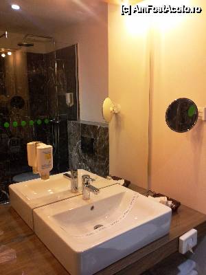 [P10] Baie hotel Capitolina- un hotel chic si foarte curat » foto by mirmicu
 - 
<span class="allrVoted glyphicon glyphicon-heart hidden" id="av505408"></span>
<a class="m-l-10 hidden" id="sv505408" onclick="voting_Foto_DelVot(,505408,5939)" role="button">șterge vot <span class="glyphicon glyphicon-remove"></span></a>
<a id="v9505408" class=" c-red"  onclick="voting_Foto_SetVot(505408)" role="button"><span class="glyphicon glyphicon-heart-empty"></span> <b>LIKE</b> = Votează poza</a> <img class="hidden"  id="f505408W9" src="/imagini/loader.gif" border="0" /><span class="AjErrMes hidden" id="e505408ErM"></span>