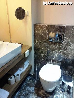 [P11] Baie hotel Capitolina- un hotel chic si foarte curat » foto by mirmicu
 - 
<span class="allrVoted glyphicon glyphicon-heart hidden" id="av505409"></span>
<a class="m-l-10 hidden" id="sv505409" onclick="voting_Foto_DelVot(,505409,5939)" role="button">șterge vot <span class="glyphicon glyphicon-remove"></span></a>
<a id="v9505409" class=" c-red"  onclick="voting_Foto_SetVot(505409)" role="button"><span class="glyphicon glyphicon-heart-empty"></span> <b>LIKE</b> = Votează poza</a> <img class="hidden"  id="f505409W9" src="/imagini/loader.gif" border="0" /><span class="AjErrMes hidden" id="e505409ErM"></span>