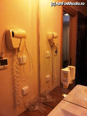 [P12] Baie hotel Capitolina- un hotel chic si foarte curat » foto by mirmicu
 - 
<span class="allrVoted glyphicon glyphicon-heart hidden" id="av505410"></span>
<a class="m-l-10 hidden" id="sv505410" onclick="voting_Foto_DelVot(,505410,5939)" role="button">șterge vot <span class="glyphicon glyphicon-remove"></span></a>
<a id="v9505410" class=" c-red"  onclick="voting_Foto_SetVot(505410)" role="button"><span class="glyphicon glyphicon-heart-empty"></span> <b>LIKE</b> = Votează poza</a> <img class="hidden"  id="f505410W9" src="/imagini/loader.gif" border="0" /><span class="AjErrMes hidden" id="e505410ErM"></span>