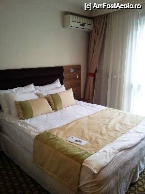 [P02] Camera dubla hotel Capitolina- patul si aparatul de aer conditionat » foto by mirmicu
 - 
<span class="allrVoted glyphicon glyphicon-heart hidden" id="av505400"></span>
<a class="m-l-10 hidden" id="sv505400" onclick="voting_Foto_DelVot(,505400,5939)" role="button">șterge vot <span class="glyphicon glyphicon-remove"></span></a>
<a id="v9505400" class=" c-red"  onclick="voting_Foto_SetVot(505400)" role="button"><span class="glyphicon glyphicon-heart-empty"></span> <b>LIKE</b> = Votează poza</a> <img class="hidden"  id="f505400W9" src="/imagini/loader.gif" border="0" /><span class="AjErrMes hidden" id="e505400ErM"></span>