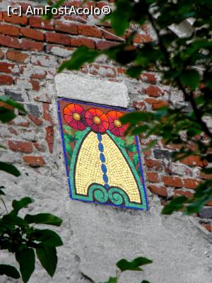 [P08] Detaliu - casa cu mozaic auriu » foto by cris71
 - 
<span class="allrVoted glyphicon glyphicon-heart hidden" id="av767003"></span>
<a class="m-l-10 hidden" id="sv767003" onclick="voting_Foto_DelVot(,767003,5949)" role="button">șterge vot <span class="glyphicon glyphicon-remove"></span></a>
<a id="v9767003" class=" c-red"  onclick="voting_Foto_SetVot(767003)" role="button"><span class="glyphicon glyphicon-heart-empty"></span> <b>LIKE</b> = Votează poza</a> <img class="hidden"  id="f767003W9" src="/imagini/loader.gif" border="0" /><span class="AjErrMes hidden" id="e767003ErM"></span>