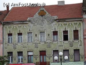 [P18] Clădirea în Piața Avram Iancu - Arad.  » foto by tata123 🔱
 - 
<span class="allrVoted glyphicon glyphicon-heart hidden" id="av1131701"></span>
<a class="m-l-10 hidden" id="sv1131701" onclick="voting_Foto_DelVot(,1131701,5949)" role="button">șterge vot <span class="glyphicon glyphicon-remove"></span></a>
<a id="v91131701" class=" c-red"  onclick="voting_Foto_SetVot(1131701)" role="button"><span class="glyphicon glyphicon-heart-empty"></span> <b>LIKE</b> = Votează poza</a> <img class="hidden"  id="f1131701W9" src="/imagini/loader.gif" border="0" /><span class="AjErrMes hidden" id="e1131701ErM"></span>