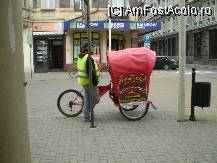 [P05] Daca ati obosit plimbandu-va pe Piotrowska puteti sa va adresati barbatului din fotografie care asteapta clientii pentru a-i plimba cu tricicleta. » foto by ghitoca001
 - 
<span class="allrVoted glyphicon glyphicon-heart hidden" id="av81770"></span>
<a class="m-l-10 hidden" id="sv81770" onclick="voting_Foto_DelVot(,81770,5960)" role="button">șterge vot <span class="glyphicon glyphicon-remove"></span></a>
<a id="v981770" class=" c-red"  onclick="voting_Foto_SetVot(81770)" role="button"><span class="glyphicon glyphicon-heart-empty"></span> <b>LIKE</b> = Votează poza</a> <img class="hidden"  id="f81770W9" src="/imagini/loader.gif" border="0" /><span class="AjErrMes hidden" id="e81770ErM"></span>