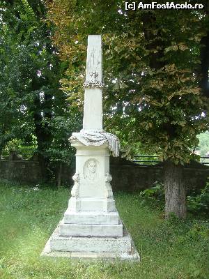 [P09] Monument funerar ridicat în memoria lui Gogu Monteoru (fiul lui Grigore Monteoru, decedat la vârsta de 15 ani).  » foto by Floryn81
 - 
<span class="allrVoted glyphicon glyphicon-heart hidden" id="av538468"></span>
<a class="m-l-10 hidden" id="sv538468" onclick="voting_Foto_DelVot(,538468,5979)" role="button">șterge vot <span class="glyphicon glyphicon-remove"></span></a>
<a id="v9538468" class=" c-red"  onclick="voting_Foto_SetVot(538468)" role="button"><span class="glyphicon glyphicon-heart-empty"></span> <b>LIKE</b> = Votează poza</a> <img class="hidden"  id="f538468W9" src="/imagini/loader.gif" border="0" /><span class="AjErrMes hidden" id="e538468ErM"></span>