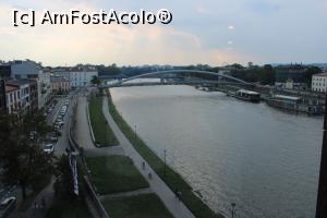 [P15] Kraków, Vistula cu faleza ei frumos amenajată și Kładka Ojca Bernatka - Pasarela Părintele Bernatek, am trecut-o de mai multe ori, noi eram cazați pe partea stângă a Vistulei unde a fost și Ghetoul... Cartierul Evreiesc propriu-zis era pe dreapta Vistulei » foto by mprofeanu
 - 
<span class="allrVoted glyphicon glyphicon-heart hidden" id="av1335160"></span>
<a class="m-l-10 hidden" id="sv1335160" onclick="voting_Foto_DelVot(,1335160,5995)" role="button">șterge vot <span class="glyphicon glyphicon-remove"></span></a>
<a id="v91335160" class=" c-red"  onclick="voting_Foto_SetVot(1335160)" role="button"><span class="glyphicon glyphicon-heart-empty"></span> <b>LIKE</b> = Votează poza</a> <img class="hidden"  id="f1335160W9" src="/imagini/loader.gif" border="0" /><span class="AjErrMes hidden" id="e1335160ErM"></span>
