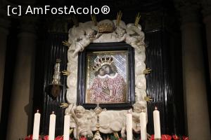 [P12] Calvarul Zebrzydowski, Bazilica Sf. Maria a Îngerilor, Capela Maica Domnului de la Calvar, Icoana Maica Domnului cu Pruncul, făcătoare de minuni » foto by mprofeanu
 - 
<span class="allrVoted glyphicon glyphicon-heart hidden" id="av1340052"></span>
<a class="m-l-10 hidden" id="sv1340052" onclick="voting_Foto_DelVot(,1340052,5995)" role="button">șterge vot <span class="glyphicon glyphicon-remove"></span></a>
<a id="v91340052" class=" c-red"  onclick="voting_Foto_SetVot(1340052)" role="button"><span class="glyphicon glyphicon-heart-empty"></span> <b>LIKE</b> = Votează poza</a> <img class="hidden"  id="f1340052W9" src="/imagini/loader.gif" border="0" /><span class="AjErrMes hidden" id="e1340052ErM"></span>