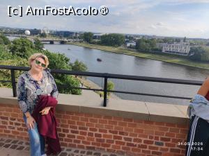 [P02] Soția mea pe terasa castelului regal cu vedere la Vistula. » foto by nichifor
 - 
<span class="allrVoted glyphicon glyphicon-heart hidden" id="av1531426"></span>
<a class="m-l-10 hidden" id="sv1531426" onclick="voting_Foto_DelVot(,1531426,5995)" role="button">șterge vot <span class="glyphicon glyphicon-remove"></span></a>
<a id="v91531426" class=" c-red"  onclick="voting_Foto_SetVot(1531426)" role="button"><span class="glyphicon glyphicon-heart-empty"></span> <b>LIKE</b> = Votează poza</a> <img class="hidden"  id="f1531426W9" src="/imagini/loader.gif" border="0" /><span class="AjErrMes hidden" id="e1531426ErM"></span>