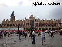 [P39] Cracovia:Piaţa centrală cu Palatul Cloth » foto by mariana.olaru
 - 
<span class="allrVoted glyphicon glyphicon-heart hidden" id="av116613"></span>
<a class="m-l-10 hidden" id="sv116613" onclick="voting_Foto_DelVot(,116613,5995)" role="button">șterge vot <span class="glyphicon glyphicon-remove"></span></a>
<a id="v9116613" class=" c-red"  onclick="voting_Foto_SetVot(116613)" role="button"><span class="glyphicon glyphicon-heart-empty"></span> <b>LIKE</b> = Votează poza</a> <img class="hidden"  id="f116613W9" src="/imagini/loader.gif" border="0" /><span class="AjErrMes hidden" id="e116613ErM"></span>