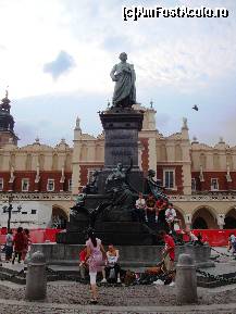 [P40] Cracovia:statuia poetului naţional Adam  Mickievicz » foto by mariana.olaru
 - 
<span class="allrVoted glyphicon glyphicon-heart hidden" id="av116616"></span>
<a class="m-l-10 hidden" id="sv116616" onclick="voting_Foto_DelVot(,116616,5995)" role="button">șterge vot <span class="glyphicon glyphicon-remove"></span></a>
<a id="v9116616" class=" c-red"  onclick="voting_Foto_SetVot(116616)" role="button"><span class="glyphicon glyphicon-heart-empty"></span> <b>LIKE</b> = Votează poza</a> <img class="hidden"  id="f116616W9" src="/imagini/loader.gif" border="0" /><span class="AjErrMes hidden" id="e116616ErM"></span>