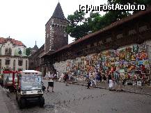 [P50] Cracovia: opere de artă expuse pe zidul Porţii Sf.Florian » foto by mariana.olaru
 - 
<span class="allrVoted glyphicon glyphicon-heart hidden" id="av116640"></span>
<a class="m-l-10 hidden" id="sv116640" onclick="voting_Foto_DelVot(,116640,5995)" role="button">șterge vot <span class="glyphicon glyphicon-remove"></span></a>
<a id="v9116640" class=" c-red"  onclick="voting_Foto_SetVot(116640)" role="button"><span class="glyphicon glyphicon-heart-empty"></span> <b>LIKE</b> = Votează poza</a> <img class="hidden"  id="f116640W9" src="/imagini/loader.gif" border="0" /><span class="AjErrMes hidden" id="e116640ErM"></span>
