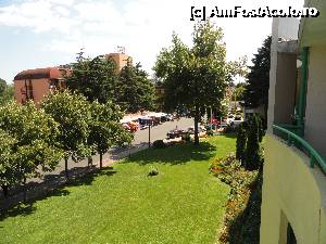 [P12] Peluza din fata hotelului (vedere din balcon)  » foto by Suffisant
 - 
<span class="allrVoted glyphicon glyphicon-heart hidden" id="av353263"></span>
<a class="m-l-10 hidden" id="sv353263" onclick="voting_Foto_DelVot(,353263,6009)" role="button">șterge vot <span class="glyphicon glyphicon-remove"></span></a>
<a id="v9353263" class=" c-red"  onclick="voting_Foto_SetVot(353263)" role="button"><span class="glyphicon glyphicon-heart-empty"></span> <b>LIKE</b> = Votează poza</a> <img class="hidden"  id="f353263W9" src="/imagini/loader.gif" border="0" /><span class="AjErrMes hidden" id="e353263ErM"></span>