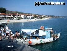 [P28] Pefkohori port, pescari veniti cu peste proaspat, puteti cumpara direct de la barca. » foto by laurentiucapac
 - 
<span class="allrVoted glyphicon glyphicon-heart hidden" id="av83725"></span>
<a class="m-l-10 hidden" id="sv83725" onclick="voting_Foto_DelVot(,83725,6028)" role="button">șterge vot <span class="glyphicon glyphicon-remove"></span></a>
<a id="v983725" class=" c-red"  onclick="voting_Foto_SetVot(83725)" role="button"><span class="glyphicon glyphicon-heart-empty"></span> <b>LIKE</b> = Votează poza</a> <img class="hidden"  id="f83725W9" src="/imagini/loader.gif" border="0" /><span class="AjErrMes hidden" id="e83725ErM"></span>
