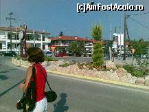 [P09] Intrarea din sosea, la...Stop. La drepata mergeti spre Kalithea si iesirea din Kassandra » foto by laurentiucapac
 - 
<span class="allrVoted glyphicon glyphicon-heart hidden" id="av83706"></span>
<a class="m-l-10 hidden" id="sv83706" onclick="voting_Foto_DelVot(,83706,6028)" role="button">șterge vot <span class="glyphicon glyphicon-remove"></span></a>
<a id="v983706" class=" c-red"  onclick="voting_Foto_SetVot(83706)" role="button"><span class="glyphicon glyphicon-heart-empty"></span> <b>LIKE</b> = Votează poza</a> <img class="hidden"  id="f83706W9" src="/imagini/loader.gif" border="0" /><span class="AjErrMes hidden" id="e83706ErM"></span>