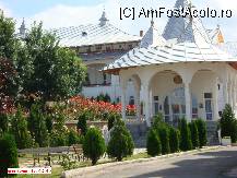 [P11] Capela de vară. Are nişte vitralii deosebite, pe care le puteţi vedea întro altă poză. » foto by creivean
 - 
<span class="allrVoted glyphicon glyphicon-heart hidden" id="av83847"></span>
<a class="m-l-10 hidden" id="sv83847" onclick="voting_Foto_DelVot(,83847,6032)" role="button">șterge vot <span class="glyphicon glyphicon-remove"></span></a>
<a id="v983847" class=" c-red"  onclick="voting_Foto_SetVot(83847)" role="button"><span class="glyphicon glyphicon-heart-empty"></span> <b>LIKE</b> = Votează poza</a> <img class="hidden"  id="f83847W9" src="/imagini/loader.gif" border="0" /><span class="AjErrMes hidden" id="e83847ErM"></span>