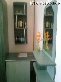 [P54] minibarul camerei verzi si un pliant cu trasee,restaurante pt zona busteni... » foto by VIO
 - 
<span class="allrVoted glyphicon glyphicon-heart hidden" id="av84485"></span>
<a class="m-l-10 hidden" id="sv84485" onclick="voting_Foto_DelVot(,84485,6043)" role="button">șterge vot <span class="glyphicon glyphicon-remove"></span></a>
<a id="v984485" class=" c-red"  onclick="voting_Foto_SetVot(84485)" role="button"><span class="glyphicon glyphicon-heart-empty"></span> <b>LIKE</b> = Votează poza</a> <img class="hidden"  id="f84485W9" src="/imagini/loader.gif" border="0" /><span class="AjErrMes hidden" id="e84485ErM"></span>