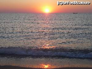 [P20]  (Si ca sa ne mai destindem putin) Rasarit de soare pe plaja din Jupiter » foto by Claudiu U.
 - 
<span class="allrVoted glyphicon glyphicon-heart hidden" id="av338392"></span>
<a class="m-l-10 hidden" id="sv338392" onclick="voting_Foto_DelVot(,338392,6052)" role="button">șterge vot <span class="glyphicon glyphicon-remove"></span></a>
<a id="v9338392" class=" c-red"  onclick="voting_Foto_SetVot(338392)" role="button"><span class="glyphicon glyphicon-heart-empty"></span> <b>LIKE</b> = Votează poza</a> <img class="hidden"  id="f338392W9" src="/imagini/loader.gif" border="0" /><span class="AjErrMes hidden" id="e338392ErM"></span>