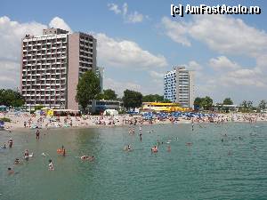 [P06] Plaja Adras. Cele doua hoteluri ce se vad sunt Hora (in stanga) si Sirena. Se observa putin si din Balada » foto by Claudiu U.
 - 
<span class="allrVoted glyphicon glyphicon-heart hidden" id="av338377"></span>
<a class="m-l-10 hidden" id="sv338377" onclick="voting_Foto_DelVot(,338377,6052)" role="button">șterge vot <span class="glyphicon glyphicon-remove"></span></a>
<a id="v9338377" class=" c-red"  onclick="voting_Foto_SetVot(338377)" role="button"><span class="glyphicon glyphicon-heart-empty"></span> <b>LIKE</b> = Votează poza</a> <img class="hidden"  id="f338377W9" src="/imagini/loader.gif" border="0" /><span class="AjErrMes hidden" id="e338377ErM"></span>