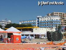 [P04] Hotel Belona 2011 -  principala modificare adusa acestui hotel este, din cate se pare, liftul, postat in golul de pe casa scarii, asa incat parintii pot rasufla usurati ca s-a eliminat un loc de/pe unde ar putea cadea copiii, iar ei au un mod de a evita miscarea... si de a urca comod catre canapele. » foto by Sebastianf
 - 
<span class="allrVoted glyphicon glyphicon-heart hidden" id="av232625"></span>
<a class="m-l-10 hidden" id="sv232625" onclick="voting_Foto_DelVot(,232625,6053)" role="button">șterge vot <span class="glyphicon glyphicon-remove"></span></a>
<a id="v9232625" class=" c-red"  onclick="voting_Foto_SetVot(232625)" role="button"><span class="glyphicon glyphicon-heart-empty"></span> <b>LIKE</b> = Votează poza</a> <img class="hidden"  id="f232625W9" src="/imagini/loader.gif" border="0" /><span class="AjErrMes hidden" id="e232625ErM"></span>