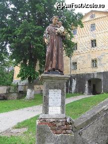 [P05] Statuie Sfantul Anton - in evidenta stare de degradare... » foto by mirelutza
 - 
<span class="allrVoted glyphicon glyphicon-heart hidden" id="av85790"></span>
<a class="m-l-10 hidden" id="sv85790" onclick="voting_Foto_DelVot(,85790,6054)" role="button">șterge vot <span class="glyphicon glyphicon-remove"></span></a>
<a id="v985790" class=" c-red"  onclick="voting_Foto_SetVot(85790)" role="button"><span class="glyphicon glyphicon-heart-empty"></span> <b>LIKE</b> = Votează poza</a> <img class="hidden"  id="f85790W9" src="/imagini/loader.gif" border="0" /><span class="AjErrMes hidden" id="e85790ErM"></span>