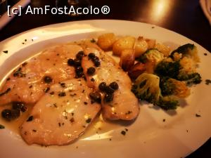 [P10] Restaurant Ciao New York; ceva cu pui » foto by crismis
 - 
<span class="allrVoted glyphicon glyphicon-heart hidden" id="av1325557"></span>
<a class="m-l-10 hidden" id="sv1325557" onclick="voting_Foto_DelVot(,1325557,6063)" role="button">șterge vot <span class="glyphicon glyphicon-remove"></span></a>
<a id="v91325557" class=" c-red"  onclick="voting_Foto_SetVot(1325557)" role="button"><span class="glyphicon glyphicon-heart-empty"></span> <b>LIKE</b> = Votează poza</a> <img class="hidden"  id="f1325557W9" src="/imagini/loader.gif" border="0" /><span class="AjErrMes hidden" id="e1325557ErM"></span>