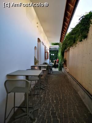 [P37] Restaurant Via; pe lângă casă, spre terasa din spatele ei » foto by crismis
 - 
<span class="allrVoted glyphicon glyphicon-heart hidden" id="av1325584"></span>
<a class="m-l-10 hidden" id="sv1325584" onclick="voting_Foto_DelVot(,1325584,6063)" role="button">șterge vot <span class="glyphicon glyphicon-remove"></span></a>
<a id="v91325584" class=" c-red"  onclick="voting_Foto_SetVot(1325584)" role="button"><span class="glyphicon glyphicon-heart-empty"></span> <b>LIKE</b> = Votează poza</a> <img class="hidden"  id="f1325584W9" src="/imagini/loader.gif" border="0" /><span class="AjErrMes hidden" id="e1325584ErM"></span>