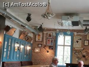 [P06] Corpuri de iluminat la Colin's Gastro Pub » foto by crismis
 - 
<span class="allrVoted glyphicon glyphicon-heart hidden" id="av814314"></span>
<a class="m-l-10 hidden" id="sv814314" onclick="voting_Foto_DelVot(,814314,6063)" role="button">șterge vot <span class="glyphicon glyphicon-remove"></span></a>
<a id="v9814314" class=" c-red"  onclick="voting_Foto_SetVot(814314)" role="button"><span class="glyphicon glyphicon-heart-empty"></span> <b>LIKE</b> = Votează poza</a> <img class="hidden"  id="f814314W9" src="/imagini/loader.gif" border="0" /><span class="AjErrMes hidden" id="e814314ErM"></span>