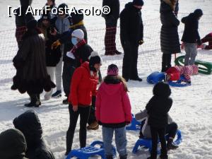[P04] Selfie și aglomerație pe pârtia și așa mică » foto by Kavarnap
 - 
<span class="allrVoted glyphicon glyphicon-heart hidden" id="av1212983"></span>
<a class="m-l-10 hidden" id="sv1212983" onclick="voting_Foto_DelVot(,1212983,6071)" role="button">șterge vot <span class="glyphicon glyphicon-remove"></span></a>
<a id="v91212983" class=" c-red"  onclick="voting_Foto_SetVot(1212983)" role="button"><span class="glyphicon glyphicon-heart-empty"></span> <b>LIKE</b> = Votează poza</a> <img class="hidden"  id="f1212983W9" src="/imagini/loader.gif" border="0" /><span class="AjErrMes hidden" id="e1212983ErM"></span>
