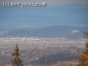 [P09] Râșnovul și cetatea pozate de sus de la Cheile Grădiștei Fundata, dar doar pentru cine vine pe jos, parcările sunt blocate pe traseu » foto by Kavarnap
 - 
<span class="allrVoted glyphicon glyphicon-heart hidden" id="av1212988"></span>
<a class="m-l-10 hidden" id="sv1212988" onclick="voting_Foto_DelVot(,1212988,6071)" role="button">șterge vot <span class="glyphicon glyphicon-remove"></span></a>
<a id="v91212988" class=" c-red"  onclick="voting_Foto_SetVot(1212988)" role="button"><span class="glyphicon glyphicon-heart-empty"></span> <b>LIKE</b> = Votează poza</a> <img class="hidden"  id="f1212988W9" src="/imagini/loader.gif" border="0" /><span class="AjErrMes hidden" id="e1212988ErM"></span>