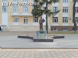 [P21] Tiraspol, Piața Teatrului, Monumentul lui Harry Potter, se vede și puțin din corpul universității... » foto by mprofeanu
 - 
<span class="allrVoted glyphicon glyphicon-heart hidden" id="av1492660"></span>
<a class="m-l-10 hidden" id="sv1492660" onclick="voting_Foto_DelVot(,1492660,6113)" role="button">șterge vot <span class="glyphicon glyphicon-remove"></span></a>
<a id="v91492660" class=" c-red"  onclick="voting_Foto_SetVot(1492660)" role="button"><span class="glyphicon glyphicon-heart-empty"></span> <b>LIKE</b> = Votează poza</a> <img class="hidden"  id="f1492660W9" src="/imagini/loader.gif" border="0" /><span class="AjErrMes hidden" id="e1492660ErM"></span>