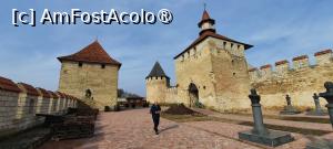 [P03] Cetatea Tighina - Bender, în curtea interioară dintre cele două turnuri, Turnul de Pază în stânga și Turnul de Poartă în dreapta, ne plimbăm pe lângă ziduri, poză micșorată la jumătate... » foto by mprofeanu
 - 
<span class="allrVoted glyphicon glyphicon-heart hidden" id="av1510425"></span>
<a class="m-l-10 hidden" id="sv1510425" onclick="voting_Foto_DelVot(,1510425,6113)" role="button">șterge vot <span class="glyphicon glyphicon-remove"></span></a>
<a id="v91510425" class=" c-red"  onclick="voting_Foto_SetVot(1510425)" role="button"><span class="glyphicon glyphicon-heart-empty"></span> <b>LIKE</b> = Votează poza</a> <img class="hidden"  id="f1510425W9" src="/imagini/loader.gif" border="0" /><span class="AjErrMes hidden" id="e1510425ErM"></span>