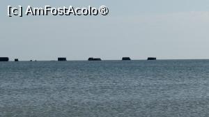 [P11] In larg, rămășițe ale Portului Mulberry B » foto by Mika
 - 
<span class="allrVoted glyphicon glyphicon-heart hidden" id="av1474158"></span>
<a class="m-l-10 hidden" id="sv1474158" onclick="voting_Foto_DelVot(,1474158,6118)" role="button">șterge vot <span class="glyphicon glyphicon-remove"></span></a>
<a id="v91474158" class=" c-red"  onclick="voting_Foto_SetVot(1474158)" role="button"><span class="glyphicon glyphicon-heart-empty"></span> <b>LIKE</b> = Votează poza</a> <img class="hidden"  id="f1474158W9" src="/imagini/loader.gif" border="0" /><span class="AjErrMes hidden" id="e1474158ErM"></span>