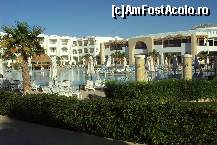 [P10] piscina si curtea hotelului » foto by vera77
 - 
<span class="allrVoted glyphicon glyphicon-heart hidden" id="av87368"></span>
<a class="m-l-10 hidden" id="sv87368" onclick="voting_Foto_DelVot(,87368,6122)" role="button">șterge vot <span class="glyphicon glyphicon-remove"></span></a>
<a id="v987368" class=" c-red"  onclick="voting_Foto_SetVot(87368)" role="button"><span class="glyphicon glyphicon-heart-empty"></span> <b>LIKE</b> = Votează poza</a> <img class="hidden"  id="f87368W9" src="/imagini/loader.gif" border="0" /><span class="AjErrMes hidden" id="e87368ErM"></span>