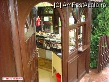 [P32] Restaurantul Karikas - la intrarea dinspre stradă au un chioşc cu prăjituri. » foto by creivean
 - 
<span class="allrVoted glyphicon glyphicon-heart hidden" id="av86940"></span>
<a class="m-l-10 hidden" id="sv86940" onclick="voting_Foto_DelVot(,86940,6135)" role="button">șterge vot <span class="glyphicon glyphicon-remove"></span></a>
<a id="v986940" class=" c-red"  onclick="voting_Foto_SetVot(86940)" role="button"><span class="glyphicon glyphicon-heart-empty"></span> <b>LIKE</b> = Votează poza</a> <img class="hidden"  id="f86940W9" src="/imagini/loader.gif" border="0" /><span class="AjErrMes hidden" id="e86940ErM"></span>