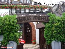 [P33] Restaurantul Karikas - o inscripţie la intrare, de bun venit ( sincer, nu ştiu ce înseamnă ). » foto by creivean
 - 
<span class="allrVoted glyphicon glyphicon-heart hidden" id="av86942"></span>
<a class="m-l-10 hidden" id="sv86942" onclick="voting_Foto_DelVot(,86942,6135)" role="button">șterge vot <span class="glyphicon glyphicon-remove"></span></a>
<a id="v986942" class=" c-red"  onclick="voting_Foto_SetVot(86942)" role="button"><span class="glyphicon glyphicon-heart-empty"></span> <b>LIKE</b> = Votează poza</a> <img class="hidden"  id="f86942W9" src="/imagini/loader.gif" border="0" /><span class="AjErrMes hidden" id="e86942ErM"></span>