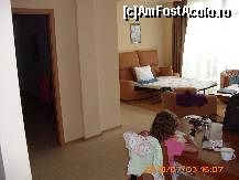 [P01] Livingul apartamentului cu canapeaua extensibila si fotoliile plus masa, in stanga e usa la primul dormitor iar dupa colt pe langa canapea e al doilea dormitor,in fata canapelei e tv -ul, nu a incaput in poza asta » foto by crangutalil
 - 
<span class="allrVoted glyphicon glyphicon-heart hidden" id="av96505"></span>
<a class="m-l-10 hidden" id="sv96505" onclick="voting_Foto_DelVot(,96505,6139)" role="button">șterge vot <span class="glyphicon glyphicon-remove"></span></a>
<a id="v996505" class=" c-red"  onclick="voting_Foto_SetVot(96505)" role="button"><span class="glyphicon glyphicon-heart-empty"></span> <b>LIKE</b> = Votează poza</a> <img class="hidden"  id="f96505W9" src="/imagini/loader.gif" border="0" /><span class="AjErrMes hidden" id="e96505ErM"></span>