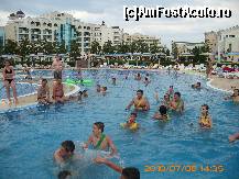 [P05] Echipele care joaca polo arbitrate de animatori, tot ei au dat si acele banderole verzi si galbene ca sa-ti vezi coechipierii...baietii mei s-au distrat pe cinste... » foto by crangutalil
 - 
<span class="allrVoted glyphicon glyphicon-heart hidden" id="av96566"></span>
<a class="m-l-10 hidden" id="sv96566" onclick="voting_Foto_DelVot(,96566,6139)" role="button">șterge vot <span class="glyphicon glyphicon-remove"></span></a>
<a id="v996566" class=" c-red"  onclick="voting_Foto_SetVot(96566)" role="button"><span class="glyphicon glyphicon-heart-empty"></span> <b>LIKE</b> = Votează poza</a> <img class="hidden"  id="f96566W9" src="/imagini/loader.gif" border="0" /><span class="AjErrMes hidden" id="e96566ErM"></span>