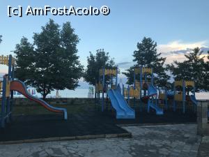 [P12] Locul de joaca aproape lipit de resort.  » foto by adynutza26
 - 
<span class="allrVoted glyphicon glyphicon-heart hidden" id="av984147"></span>
<a class="m-l-10 hidden" id="sv984147" onclick="voting_Foto_DelVot(,984147,6139)" role="button">șterge vot <span class="glyphicon glyphicon-remove"></span></a>
<a id="v9984147" class=" c-red"  onclick="voting_Foto_SetVot(984147)" role="button"><span class="glyphicon glyphicon-heart-empty"></span> <b>LIKE</b> = Votează poza</a> <img class="hidden"  id="f984147W9" src="/imagini/loader.gif" border="0" /><span class="AjErrMes hidden" id="e984147ErM"></span>