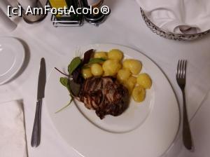 [P30] Clermont Hotel - restaurant / ceafă la grătar cu cartofi (nefierți suficient):( » foto by Dragoș_MD
 - 
<span class="allrVoted glyphicon glyphicon-heart hidden" id="av813252"></span>
<a class="m-l-10 hidden" id="sv813252" onclick="voting_Foto_DelVot(,813252,6148)" role="button">șterge vot <span class="glyphicon glyphicon-remove"></span></a>
<a id="v9813252" class=" c-red"  onclick="voting_Foto_SetVot(813252)" role="button"><span class="glyphicon glyphicon-heart-empty"></span> <b>LIKE</b> = Votează poza</a> <img class="hidden"  id="f813252W9" src="/imagini/loader.gif" border="0" /><span class="AjErrMes hidden" id="e813252ErM"></span>