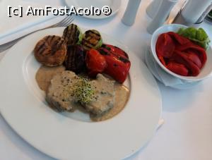 [P38] Clermont Hotel - restaurant / mușchi de vită cu legume la grătar și sos... am uitat :)  » foto by Dragoș_MD
 - 
<span class="allrVoted glyphicon glyphicon-heart hidden" id="av813262"></span>
<a class="m-l-10 hidden" id="sv813262" onclick="voting_Foto_DelVot(,813262,6148)" role="button">șterge vot <span class="glyphicon glyphicon-remove"></span></a>
<a id="v9813262" class=" c-red"  onclick="voting_Foto_SetVot(813262)" role="button"><span class="glyphicon glyphicon-heart-empty"></span> <b>LIKE</b> = Votează poza</a> <img class="hidden"  id="f813262W9" src="/imagini/loader.gif" border="0" /><span class="AjErrMes hidden" id="e813262ErM"></span>