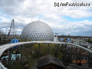 [P23] Pe traseul de bob. In planul indepartat trenuletul SilverStar tocmai ce pornea » foto by bitnic
 - 
<span class="allrVoted glyphicon glyphicon-heart hidden" id="av415449"></span>
<a class="m-l-10 hidden" id="sv415449" onclick="voting_Foto_DelVot(,415449,6189)" role="button">șterge vot <span class="glyphicon glyphicon-remove"></span></a>
<a id="v9415449" class=" c-red"  onclick="voting_Foto_SetVot(415449)" role="button"><span class="glyphicon glyphicon-heart-empty"></span> <b>LIKE</b> = Votează poza</a> <img class="hidden"  id="f415449W9" src="/imagini/loader.gif" border="0" /><span class="AjErrMes hidden" id="e415449ErM"></span>