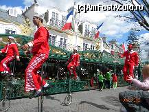 [P15] O parte dintre acesti acrobati ii regaseam cateodata prin parc animand vizitatorii » foto by bitnic
 - 
<span class="allrVoted glyphicon glyphicon-heart hidden" id="av415720"></span>
<a class="m-l-10 hidden" id="sv415720" onclick="voting_Foto_DelVot(,415720,6189)" role="button">șterge vot <span class="glyphicon glyphicon-remove"></span></a>
<a id="v9415720" class=" c-red"  onclick="voting_Foto_SetVot(415720)" role="button"><span class="glyphicon glyphicon-heart-empty"></span> <b>LIKE</b> = Votează poza</a> <img class="hidden"  id="f415720W9" src="/imagini/loader.gif" border="0" /><span class="AjErrMes hidden" id="e415720ErM"></span>