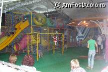 [P02] Locul de joaca pentru copii... Aproape neasigurat de personalul hotelului si nu prea curat. » foto by IUBONI
 - 
<span class="allrVoted glyphicon glyphicon-heart hidden" id="av89187"></span>
<a class="m-l-10 hidden" id="sv89187" onclick="voting_Foto_DelVot(,89187,6192)" role="button">șterge vot <span class="glyphicon glyphicon-remove"></span></a>
<a id="v989187" class=" c-red"  onclick="voting_Foto_SetVot(89187)" role="button"><span class="glyphicon glyphicon-heart-empty"></span> <b>LIKE</b> = Votează poza</a> <img class="hidden"  id="f89187W9" src="/imagini/loader.gif" border="0" /><span class="AjErrMes hidden" id="e89187ErM"></span>