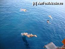 [P06] Cu 2 zile inainte de plecare, am facut o croaziera pe Marea Egee, in care am vizitat - printre altele - insula Kelifos, langa care am oprit iar inotatorii au putut face sarituri in apa de pe vas. » foto by Ammelie
 - 
<span class="allrVoted glyphicon glyphicon-heart hidden" id="av304432"></span>
<a class="m-l-10 hidden" id="sv304432" onclick="voting_Foto_DelVot(,304432,6205)" role="button">șterge vot <span class="glyphicon glyphicon-remove"></span></a>
<a id="v9304432" class=" c-red"  onclick="voting_Foto_SetVot(304432)" role="button"><span class="glyphicon glyphicon-heart-empty"></span> <b>LIKE</b> = Votează poza</a> <img class="hidden"  id="f304432W9" src="/imagini/loader.gif" border="0" /><span class="AjErrMes hidden" id="e304432ErM"></span>