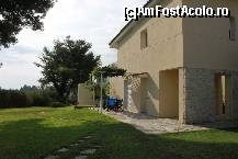 [P01] intratea in camera noastra, direct din curtea cu terasa, camera nu avea geamuri doar usile glisante din sticla cu jaluzele, peste gard se vedea marea, hotelul fiind mult mai sus ca altitudine.  » foto by mincos
 - 
<span class="allrVoted glyphicon glyphicon-heart hidden" id="av345295"></span>
<a class="m-l-10 hidden" id="sv345295" onclick="voting_Foto_DelVot(,345295,6205)" role="button">șterge vot <span class="glyphicon glyphicon-remove"></span></a>
<a id="v9345295" class=" c-red"  onclick="voting_Foto_SetVot(345295)" role="button"><span class="glyphicon glyphicon-heart-empty"></span> <b>LIKE</b> = Votează poza</a> <img class="hidden"  id="f345295W9" src="/imagini/loader.gif" border="0" /><span class="AjErrMes hidden" id="e345295ErM"></span>