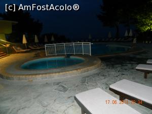 [P07] vedere piscina noaptea » foto by paul_ionutz
 - 
<span class="allrVoted glyphicon glyphicon-heart hidden" id="av721464"></span>
<a class="m-l-10 hidden" id="sv721464" onclick="voting_Foto_DelVot(,721464,6205)" role="button">șterge vot <span class="glyphicon glyphicon-remove"></span></a>
<a id="v9721464" class=" c-red"  onclick="voting_Foto_SetVot(721464)" role="button"><span class="glyphicon glyphicon-heart-empty"></span> <b>LIKE</b> = Votează poza</a> <img class="hidden"  id="f721464W9" src="/imagini/loader.gif" border="0" /><span class="AjErrMes hidden" id="e721464ErM"></span>