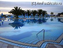 [P07] Piscina mare a hotelului la ceas de seara » foto by BOGDAN DSN
 - 
<span class="allrVoted glyphicon glyphicon-heart hidden" id="av90041"></span>
<a class="m-l-10 hidden" id="sv90041" onclick="voting_Foto_DelVot(,90041,6217)" role="button">șterge vot <span class="glyphicon glyphicon-remove"></span></a>
<a id="v990041" class=" c-red"  onclick="voting_Foto_SetVot(90041)" role="button"><span class="glyphicon glyphicon-heart-empty"></span> <b>LIKE</b> = Votează poza</a> <img class="hidden"  id="f90041W9" src="/imagini/loader.gif" border="0" /><span class="AjErrMes hidden" id="e90041ErM"></span>