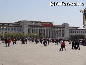 [P32] In Piata Tiananmen » foto by Marian Preda
 - 
<span class="allrVoted glyphicon glyphicon-heart hidden" id="av393513"></span>
<a class="m-l-10 hidden" id="sv393513" onclick="voting_Foto_DelVot(,393513,6234)" role="button">șterge vot <span class="glyphicon glyphicon-remove"></span></a>
<a id="v9393513" class=" c-red"  onclick="voting_Foto_SetVot(393513)" role="button"><span class="glyphicon glyphicon-heart-empty"></span> <b>LIKE</b> = Votează poza</a> <img class="hidden"  id="f393513W9" src="/imagini/loader.gif" border="0" /><span class="AjErrMes hidden" id="e393513ErM"></span>