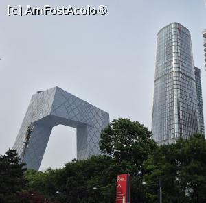 [P01] Constructia sediului CCTV a fost lansata in 2005 si s-a incheiat in 2008, cu ocazia implinirii a 50 de ani de cand exista televiziunea in China. A nu se confunda sediul CCTV cu Central Radio & TV Tower, fosta cladire care gazduia sediul TV, aflata in Third Ring Middle Road, aproape de Yu Yuan Tan Park. » foto by geani anto
 - 
<span class="allrVoted glyphicon glyphicon-heart hidden" id="av1486710"></span>
<a class="m-l-10 hidden" id="sv1486710" onclick="voting_Foto_DelVot(,1486710,6234)" role="button">șterge vot <span class="glyphicon glyphicon-remove"></span></a>
<a id="v91486710" class=" c-red"  onclick="voting_Foto_SetVot(1486710)" role="button"><span class="glyphicon glyphicon-heart-empty"></span> <b>LIKE</b> = Votează poza</a> <img class="hidden"  id="f1486710W9" src="/imagini/loader.gif" border="0" /><span class="AjErrMes hidden" id="e1486710ErM"></span>
