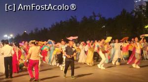 [P16] Ceea ce m-a uimit, nu doar aici, ci in toate locurile vizitate de noi in China, a fost veselia oamenilor si senzatia ca sunt intr-o vacanta continua, fara a simti niciun moment ca sunt intr-o tara comunista.  » foto by geani anto
 - 
<span class="allrVoted glyphicon glyphicon-heart hidden" id="av1486725"></span>
<a class="m-l-10 hidden" id="sv1486725" onclick="voting_Foto_DelVot(,1486725,6234)" role="button">șterge vot <span class="glyphicon glyphicon-remove"></span></a>
<a id="v91486725" class=" c-red"  onclick="voting_Foto_SetVot(1486725)" role="button"><span class="glyphicon glyphicon-heart-empty"></span> <b>LIKE</b> = Votează poza</a> <img class="hidden"  id="f1486725W9" src="/imagini/loader.gif" border="0" /><span class="AjErrMes hidden" id="e1486725ErM"></span>